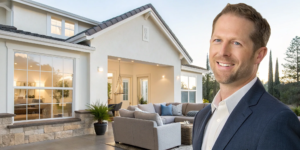 Real estate agent in front of a house, calculating how much you can sell it for right now.